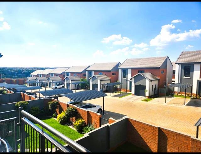 3 BEDROOM TOWNHOUSE FOR SALE IN AMBERFIELD